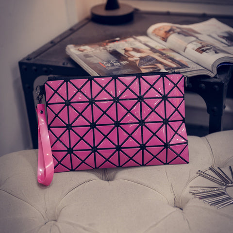 Geometric Expressly-Noted Clutch