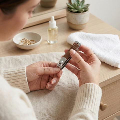 Stainless Steel Professional 16-Piece Manicure Pedicure Facial Set Grooming Kit with Luxurious Portable Travel Leather Case