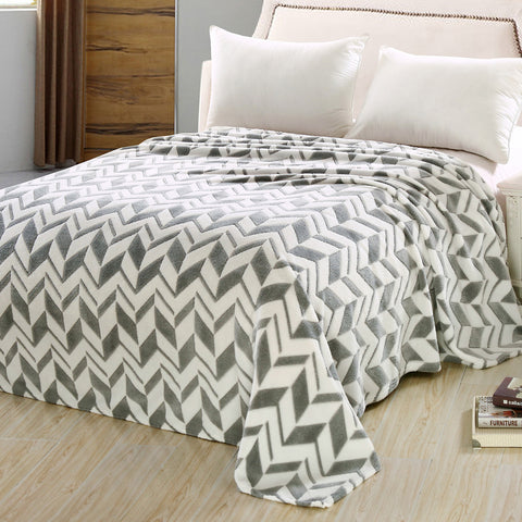 Ultra Lush King Size Microplush Blanket – 102 x 86 Inches | Lightweight Soft & Breathable All-Season Plush Blanket for Bed, Couch & Travel (Grey)