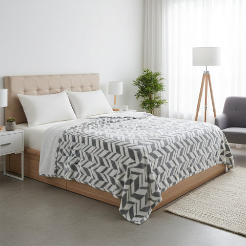 Ultra Lush King Size Microplush Blanket – 102 x 86 Inches | Lightweight Soft & Breathable All-Season Plush Blanket for Bed, Couch & Travel (Grey)