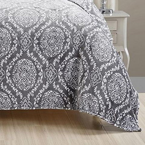 Ultra Soft Plush Throw Blanket – Lightweight 50" x 60" All-Season Blanket for Couch, Bed, or Travel – Warm, Cozy, and Machine Washable