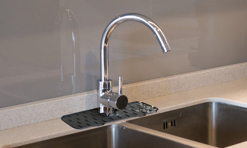 Silicone Kitchen Sink Faucet Splash Guard Guard & Drip Catcher Tray Dish Sponge Holder Kitchen Sink Accessories Protector Home Organization