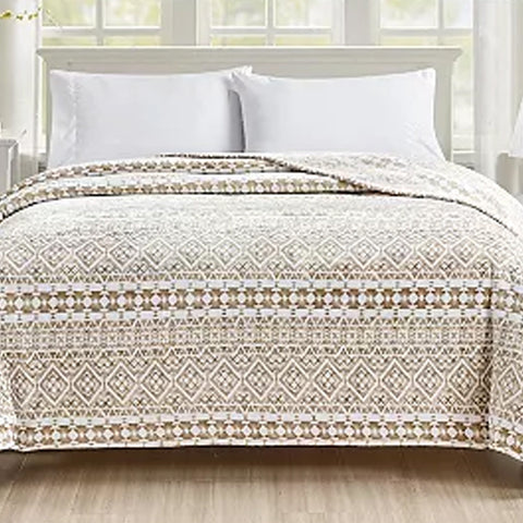 Ultra Soft Plush Throw Blanket – Lightweight 50" x 60" All-Season Blanket for Couch, Bed, or Travel – Warm, Cozy, and Machine Washable