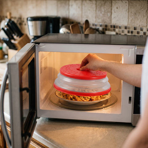 Collapsible Microwave Food Cover – Vented Splatter Guard with Grip, Red