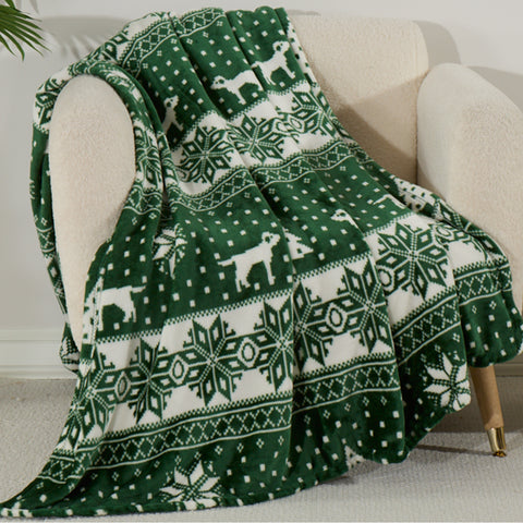 Winter Wonderland Fleece Throw Blanket – Soft and Cozy Holiday Blanket for Bed, Couch, Dorm or Gifting – Lightweight Warm Snowflake Design – Machine Washable (50" x 70")