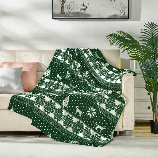 Winter Wonderland Fleece Throw Blanket – Soft and Cozy Holiday Blanket for Bed, Couch, Dorm or Gifting – Lightweight Warm Snowflake Design – Machine Washable (50" x 70")