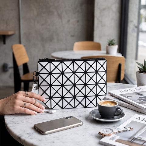 Geometric Expressly-Noted Clutch Evening Clutch Bag with Geometric Pattern and Zipper Closure