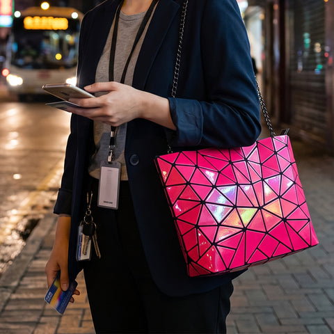 Geometric Night-Shift Handbag Modern Shoulder Bag with Chain-Link Strap and Zipper Closure
