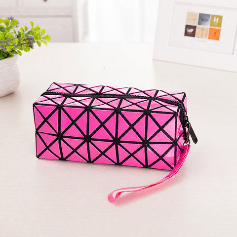 Diamond Design Cosmetic Travel Bag Waterproof Makeup Organizer with Zipper Closure