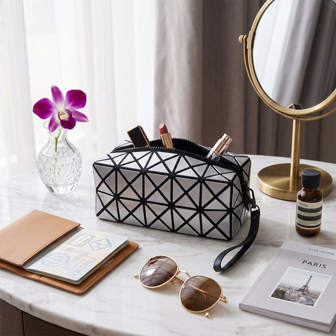 Diamond Design Cosmetic Travel Bag Waterproof Makeup Organizer with Zipper Closure