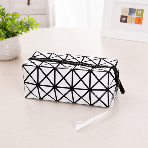 Diamond Design Cosmetic Travel Bag Waterproof Makeup Organizer with Zipper Closure