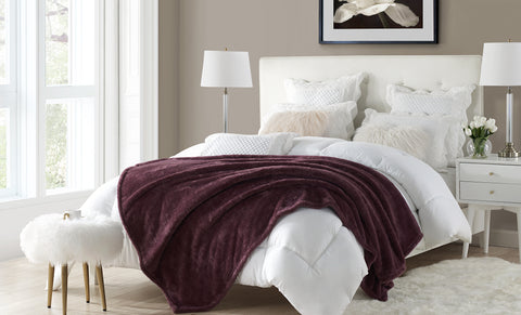 Oversize Extra Soft Plush 60'' x 70'' Throw Blanket